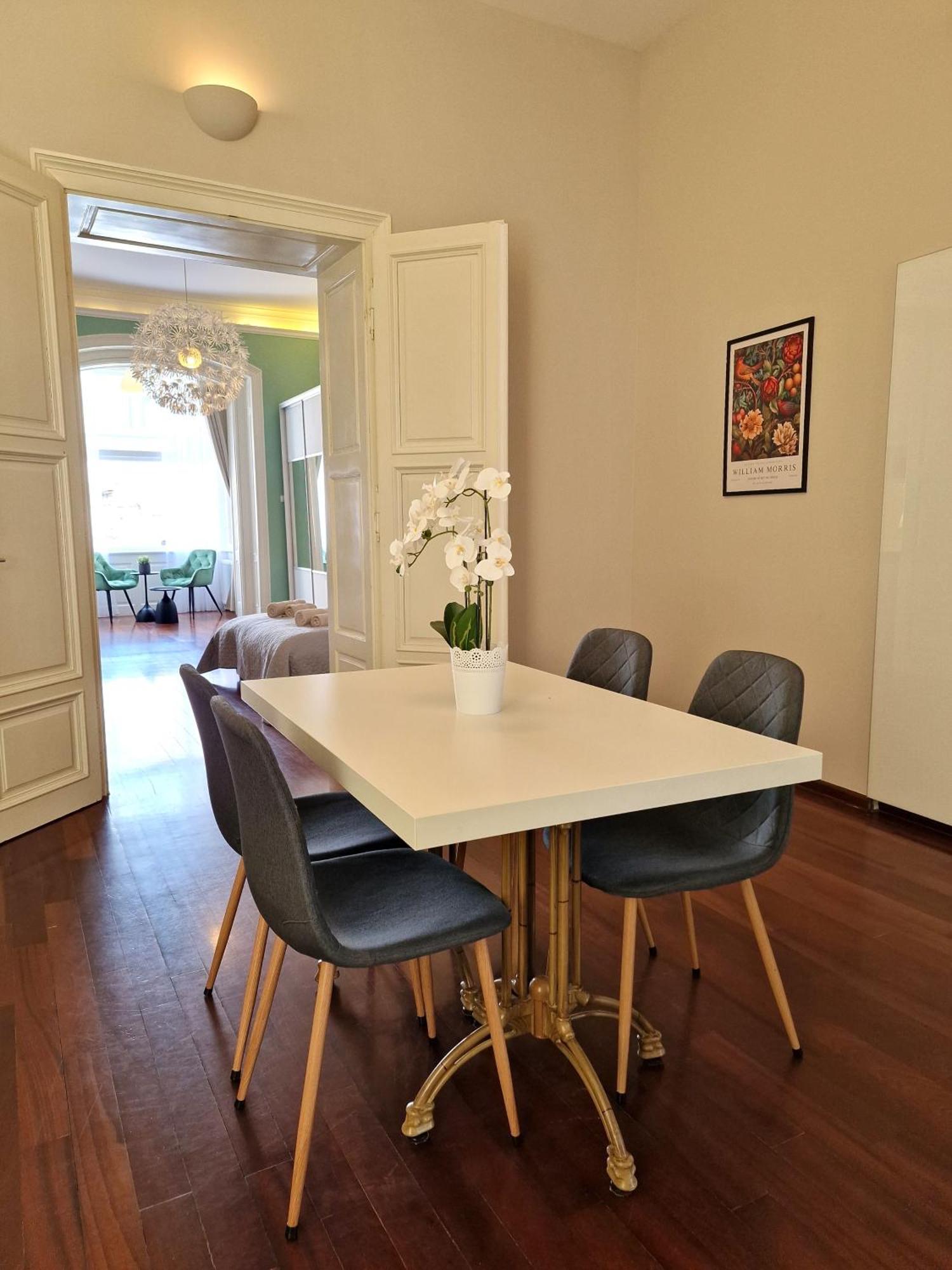 Apartment Exclusive View Cvjetni Trg Zagreb Ngoại thất bức ảnh