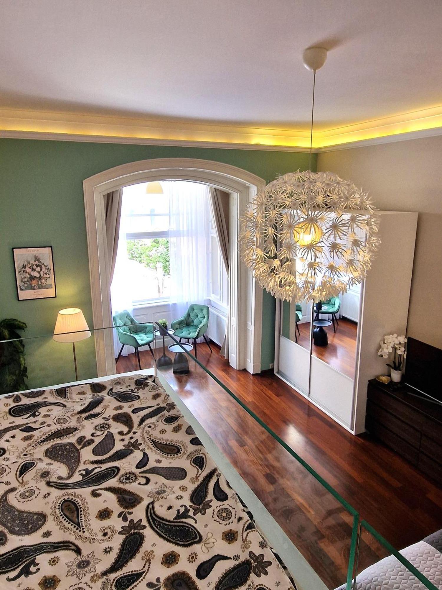 Apartment Exclusive View Cvjetni Trg Zagreb Ngoại thất bức ảnh